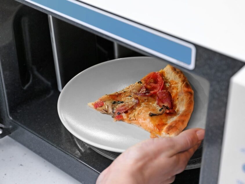 7 Ways To Cook Pizza Using Only Electric Appliances - 2020 Guide