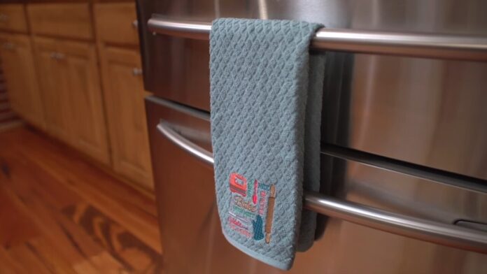 Roles and Benefits of Linens, Aprons, and Kitchen Towels in Professional Kitchens