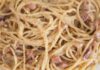 Creamy spaghetti carbonara with bacon pieces and black pepper